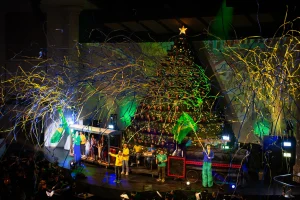 Vancouver Singing Christmas Tree - HollyNorth confetti streamers rental